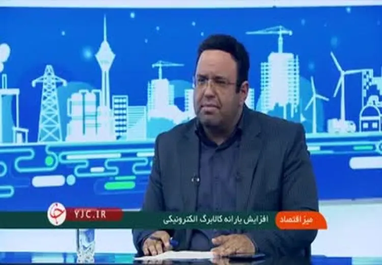 لحظه ورود غیرمنتظره عوامل پشت صحنه به استودیوی برنامه زنده تلویزیونی!
