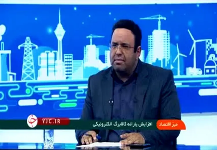لحظه ورود غیرمنتظره عوامل پشت صحنه به استودیوی برنامه زنده تلویزیونی!