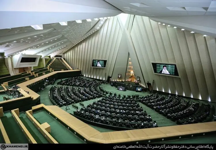 کنایه های تند یک اصولگرا به نمایندگان: برای ۲ رأی از کوه و کمر بالا می رفتید اما الان خودروی شاسی بلند می‌خواهید؟
