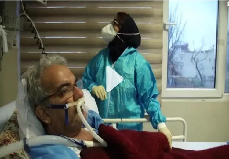 گزارش “سی‌ان‌ان” از مواجه کادر درمان ایرانی با کووید-19 / فشار حداکثری ترامپ از طریق تحریم‌ها مبارزه با کرونا را مختل کرده است