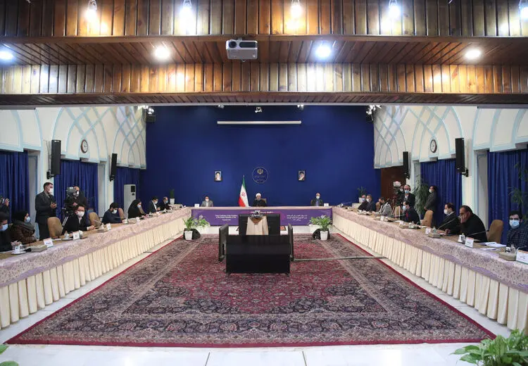 روحانی: نمی‌گذاریم پایان تحریم‌ها به تأخیر بیفتد/چرا حمله کنندگان به دولت تشویق می‌شوند؟