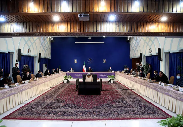 روحانی: نمی‌گذاریم پایان تحریم‌ها به تأخیر بیفتد/چرا حمله کنندگان به دولت تشویق می‌شوند؟