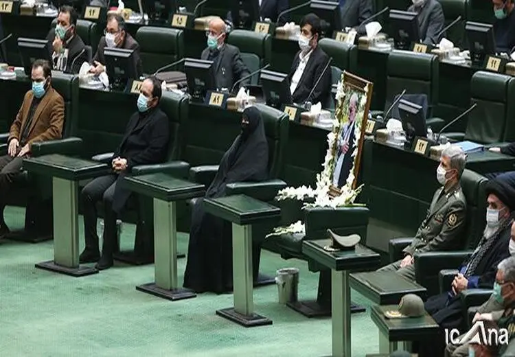 حضور خانواده شهید فخری زاده در مجلس + عکس