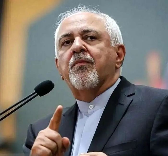  ظریف: اینکه آمریکا پایگاه‌هایش را تخلیه کرد و به ایران گفت بزن، تحقیر ایران نیست، تحقیر آمریکاست/ آمریکا توهم را کنار بگذارد تا تفاهم امکان‌پذیر کند