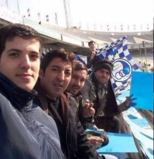 صابر کاظمی در میان هواداران استقلال