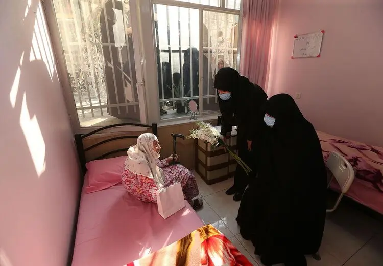 بازدید نمایندگان زن مجلس از آسایشگاه سالمندان