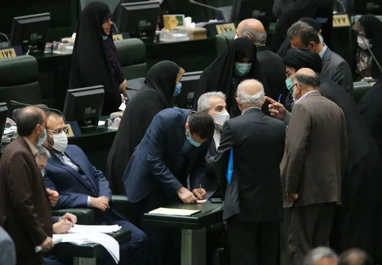 مجلس به هدفش رسید یا با دست خود حکم شکستش را مقابل دولت امضا کرد؟