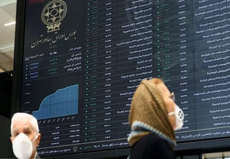 نقدینگی از بازارهای طلا، سکه، ارز و خودرو در حال خروج است