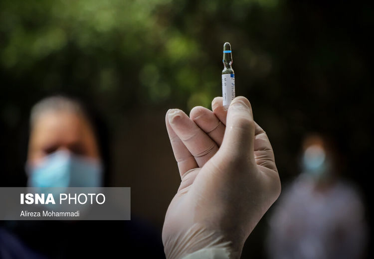 نتایج یک نظرسنجی: ۴۲ درصد از مردم علاقه مند به تزریق واکسن ایرانی کرونا هستند