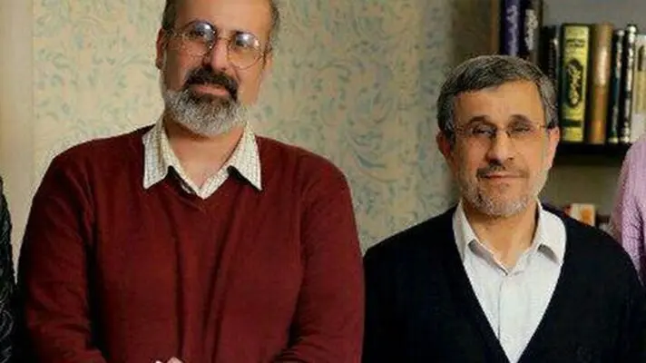 یک مشت کارچاق کن اطراف او را گرفته اند