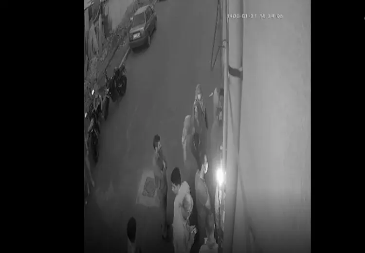 ورود پراید به صف نانوایی! +‌ فیلم