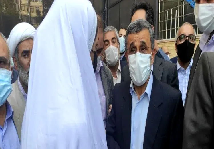  دختر سفیدپوش همراه احمدی‌نژاد که بود؟ + عکس