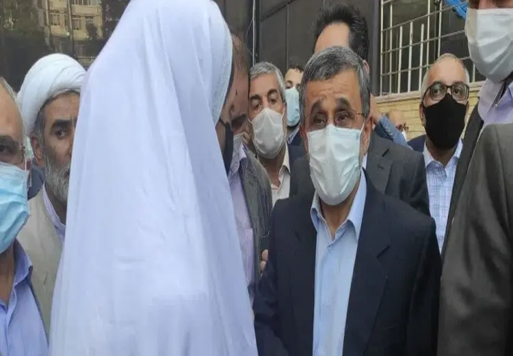  دختر سفیدپوش همراه احمدی‌نژاد که بود؟ + عکس