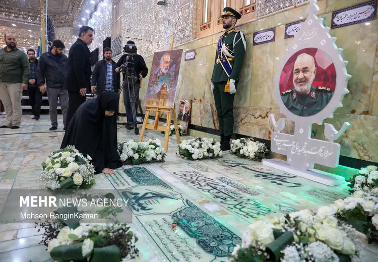 رونمایی از سنگ مزار شهید سلامی با حضور دختر و چند سردار سپاهی