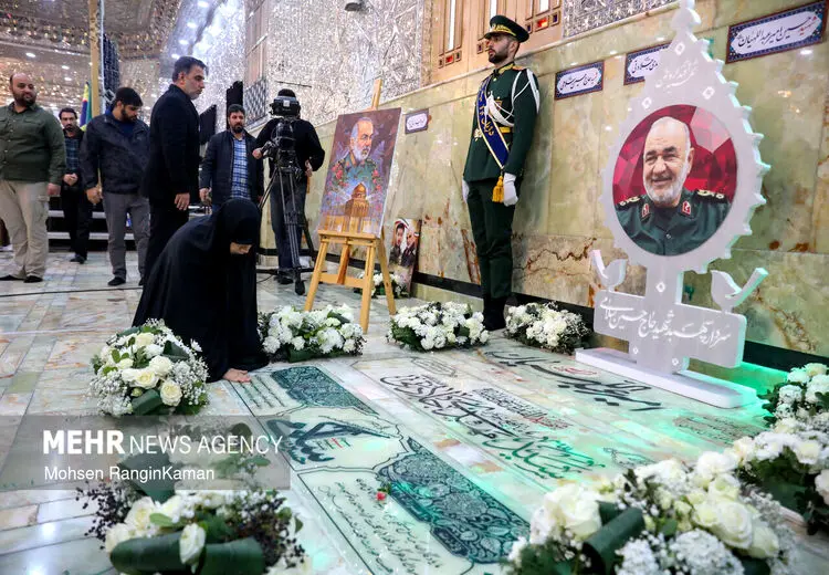رونمایی از سنگ مزار شهید سلامی با حضور دختر و چند سردار سپاهی