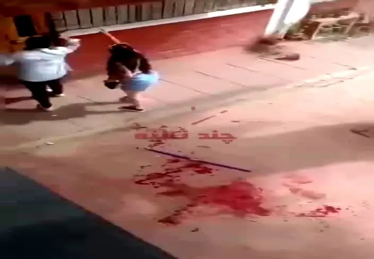 لحظه وحشتناک قتل یک دختر با ضربه چاقو در دعوا با همسایه