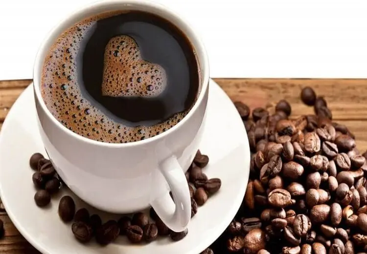 چه ساعتی آخرین فنجان قهوه را بنوشیم تا شب‌ها بدخواب نشویم؟