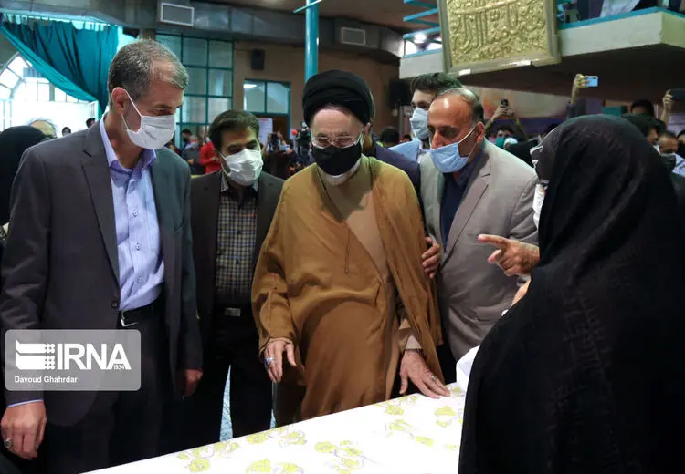 خاتمی بعد از رای‌دادن: من اهل پیش بینی نیستم