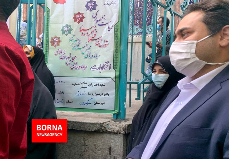 دختر و داماد روحانی در صف رای حسینیه ارشاد + عکس