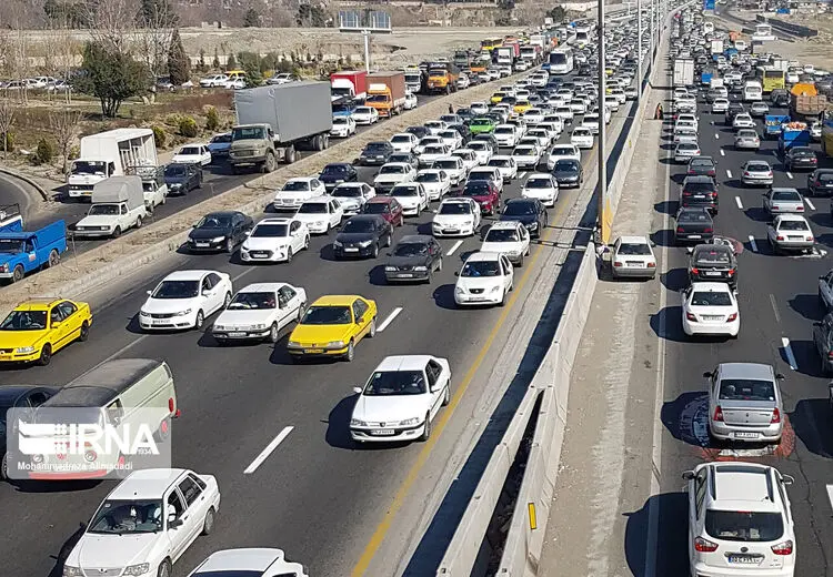 ترافیک سنگین در جاده چالوس و فیروزکوه با وجود محدودیت‌های کرونایی