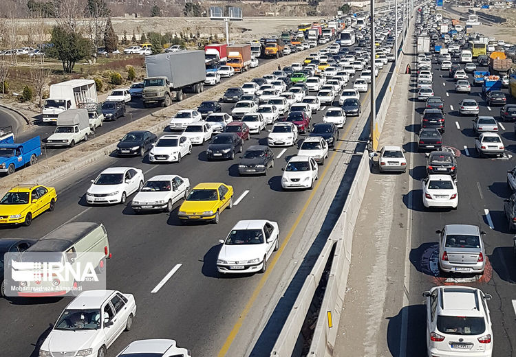 ترافیک سنگین در جاده چالوس و فیروزکوه با وجود محدودیت‌های کرونایی