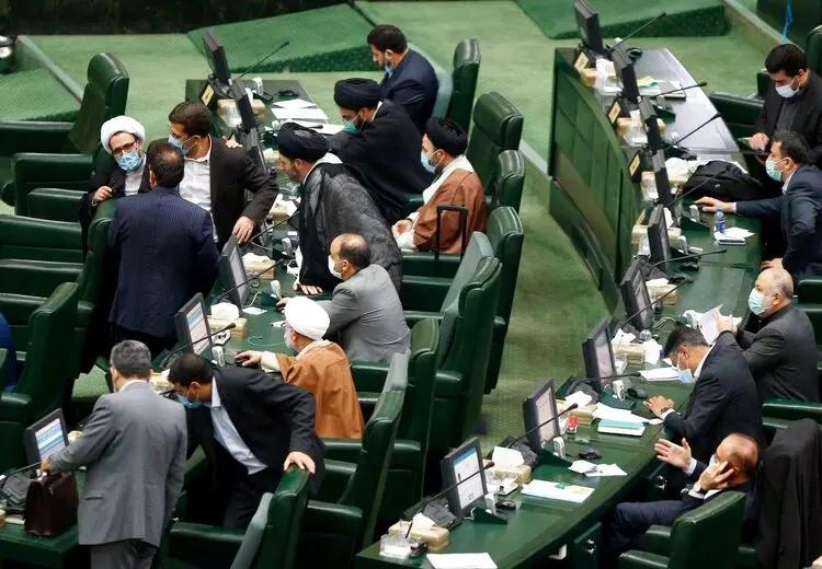 طرح پیام رسان‌های مجلس ناقض اصول 9، 28، 60، 75 و 156 قانون اساسی است