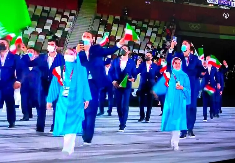 رژه کاروان ایران در مراسم افتتاحیه با همان لباس‌های جنجالی بانوان + عکس