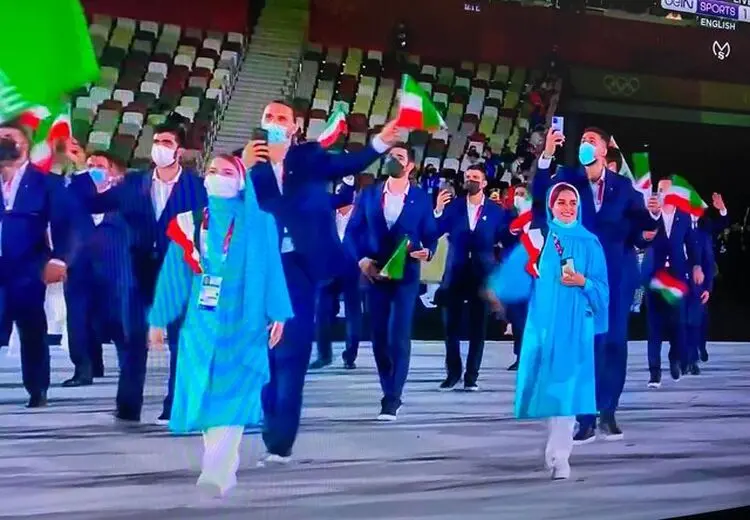 رژه کاروان ایران در مراسم افتتاحیه با همان لباس‌های جنجالی بانوان + عکس