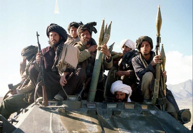 نزدیک شدن دولت غنی به خط پایان/ یک شهر دیگر هم به دست طالبان افتاد