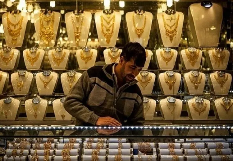 فرمول محاسبه اجرت و مالیات بر ارزش افزوده طلا به زبان ساده / سود طلافروش چقدر است؟