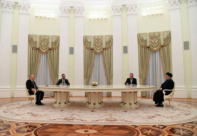 تصاویری جدید از ملاقات رئیسی و پوتین/ اعتراض به زودتر نشستن رئیس‌جمهور روسیه
