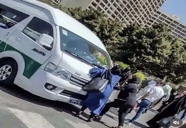 آیت‌الله طاهری خرم آبادی: برخورد خشن با بی‌حجابی نتیجه معکوس دارد