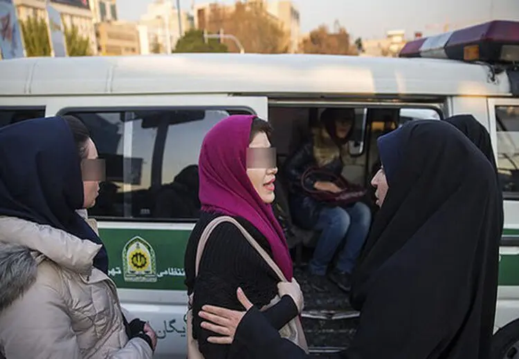 واکنش ستاد نهی از منکر به اعلام نرخ‌های جریمۀ بدحجابی/ آغاز عفاف و حجاب از دستگاه‌های دولتی و سلبریتی‌ها