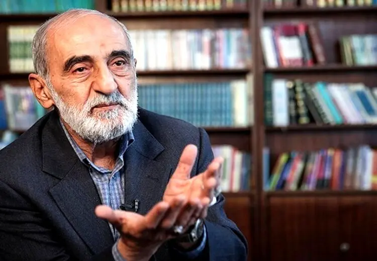 حسین شریعتمداری خطاب به تیم مذاکره: دارید توافق می کنید در حالی که نه تحریمها برداشته شده، نه سپاه از لیست خارج می شود،نه غنی سازی ادامه می یابد