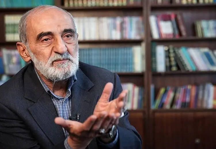 حسین شریعتمداری خطاب به تیم مذاکره: دارید توافق می کنید در حالی که نه تحریمها برداشته شده، نه سپاه از لیست خارج می شود،نه غنی سازی ادامه می یابد