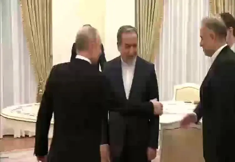 لحظه دیدار عراقچی با پوتین