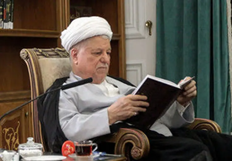 روایت هاشمی رفسنجانی از استمداد خانواده فرمانده ارشد نیروی انتظامی برای رهایی از زندان