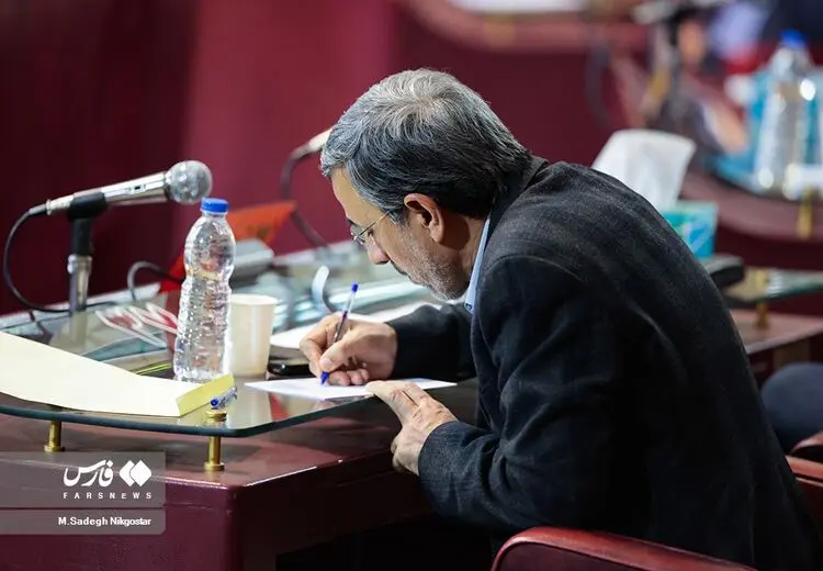 علت سکوت اخیر رئیس دولت بهار ؟/ داوری : احمدی‌نژاد با انتصاب در «مجمع» خلع‌ سلاح شد / او نقش اپوزیسیون را کاملا از دست داد و کارمند جمهوری اسلامی شد