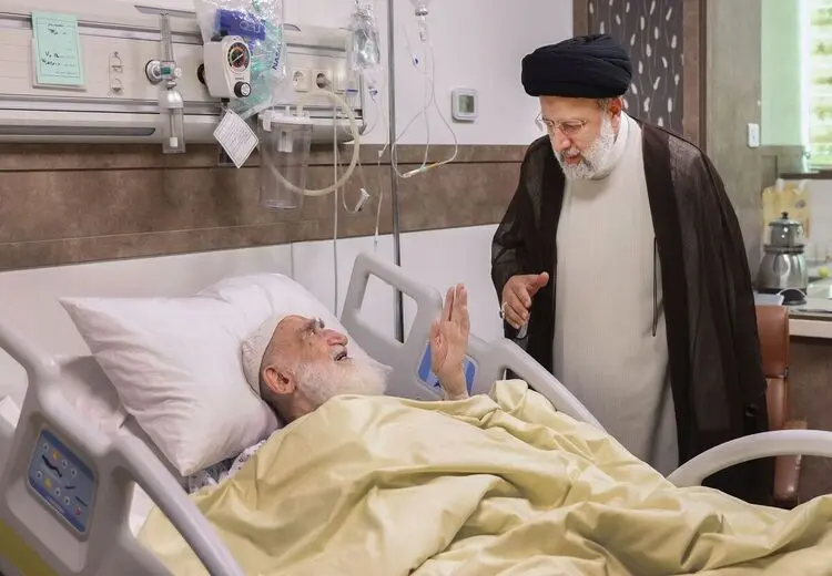 عیادت رئیسی از آیت‌الله نوری همدانی