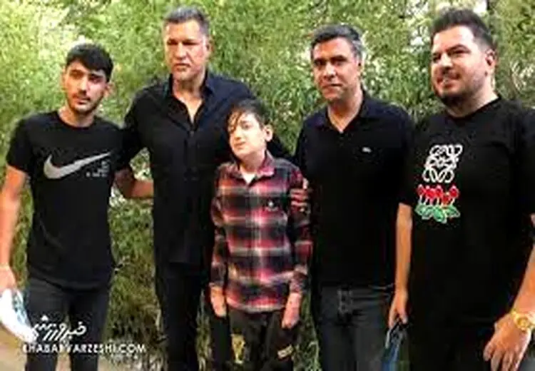 علی دایی و آرزوی کودک پروانه ای + عکس