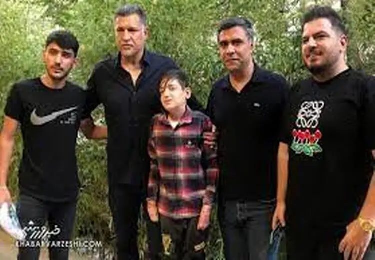علی دایی و آرزوی کودک پروانه ای + عکس