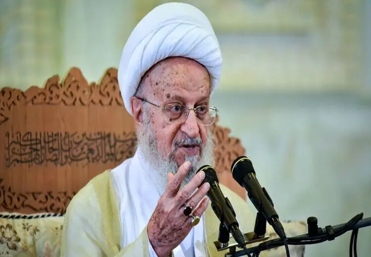 آیت الله مکارم: با فشار نمی توان مسألۀ حجاب و کمبود جمعیت را حل کرد