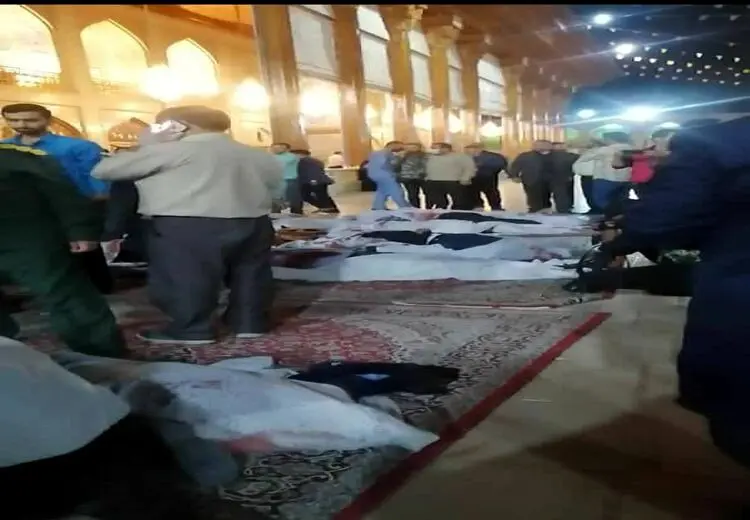 فیلمی از لحظه ورود فرد تروریست و کشتار مردم در حرم شاهچراغ