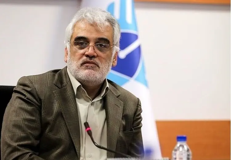 رییس دانشگاه آزاد: دلیل بروز درگیری‌های اخیر، دعوا بر سر رهبری علم جهان بوده!