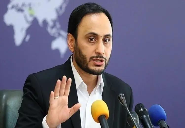 سخنگوی دولت حرف‌هایش درباره علی کریمی را پس گرفت