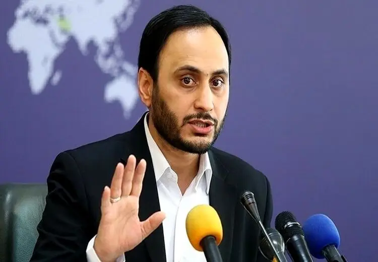 سخنگوی دولت حرف‌هایش درباره علی کریمی را پس گرفت
