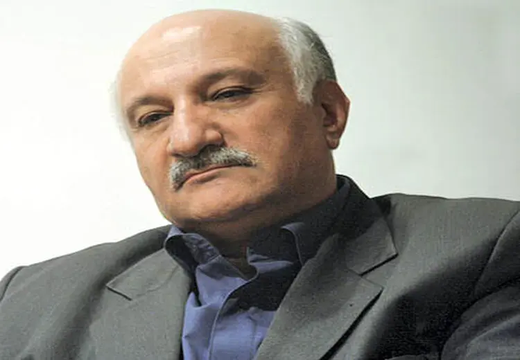 زمینه را برای کاسه‌لیس‌ها فراهم نکنید
