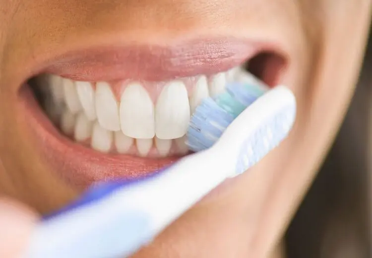 کدام بهتر است؟مسواک زدن قبل یا بعد از صبحانه؟