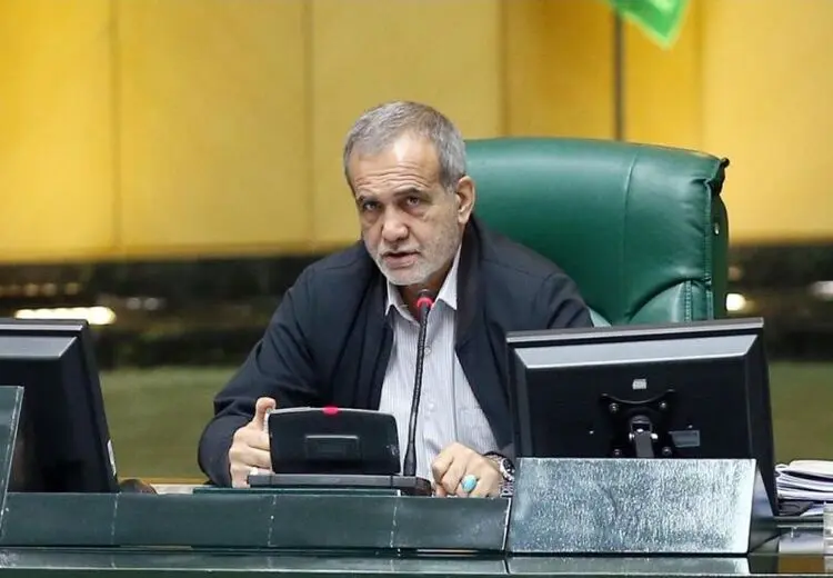 پزشکیان: اگر شاهد رفتارهای غلط برخی دانشجویان هستیم، فرهنگ را روحانیت به آنها آموزش داده