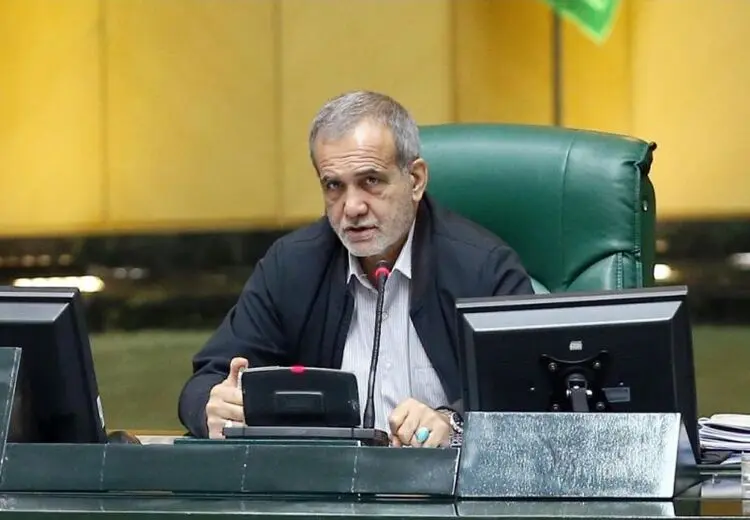 پزشکیان: اگر شاهد رفتارهای غلط برخی دانشجویان هستیم، فرهنگ را روحانیت به آنها آموزش داده